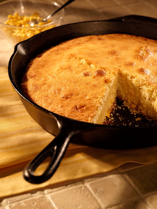 http://recipe.cookswarehouse.com/wp-content/uploads/2014/09/skilletcornbread.jpg